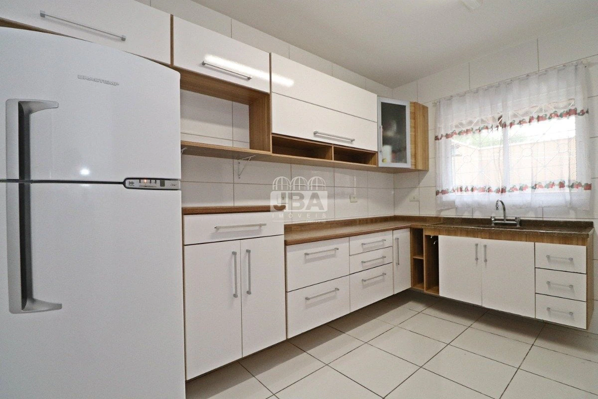 3-bedroom house with a bathtub in Curitiba — photo 2