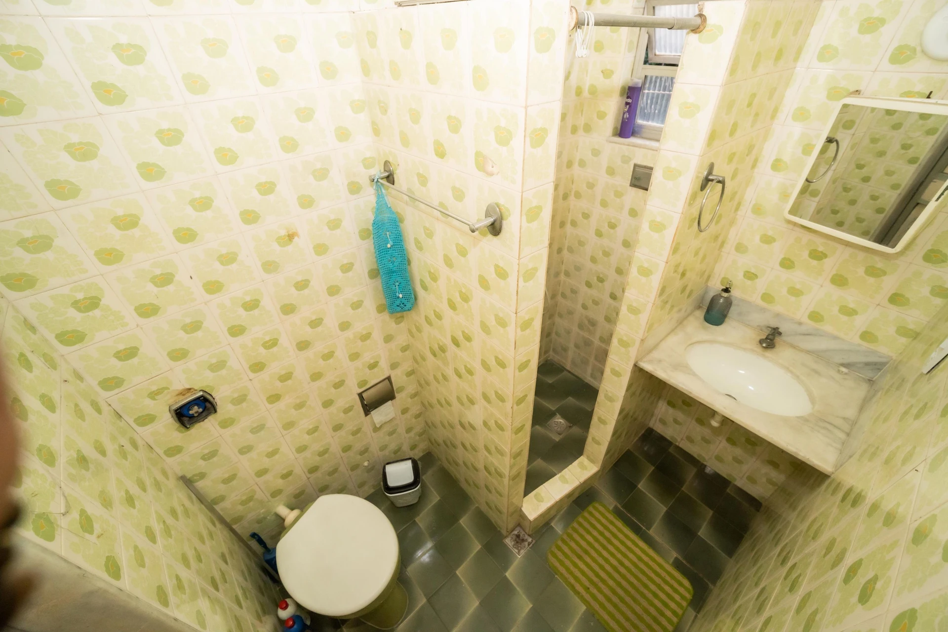 Casa para alugar com 2 quartos e varanda