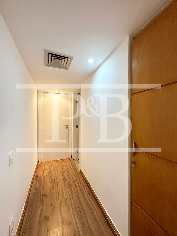 3-bedroom apartment with 220 m² and laundry area — photo 25