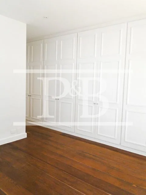 4-bedroom apartment with balcony and floor-to-ceiling windows — photo 29