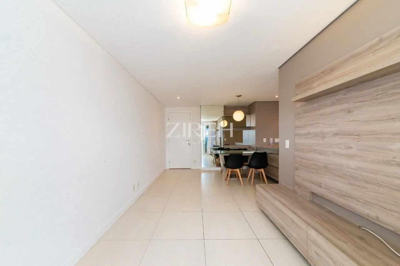 Glass-enclosed balcony in a 2-bedroom apartment, 57 m² — photo 17