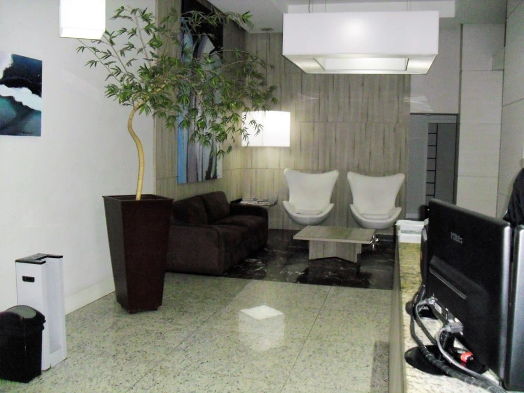 Студия 37 м² с панорамными окнами и застеклённым балконом — photo 24