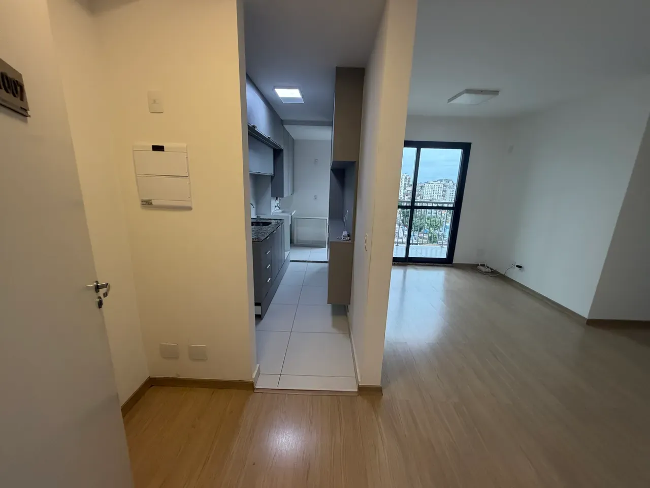 Wood or laminate floors in a 3-bedroom apartment, 69 m² — photo 20