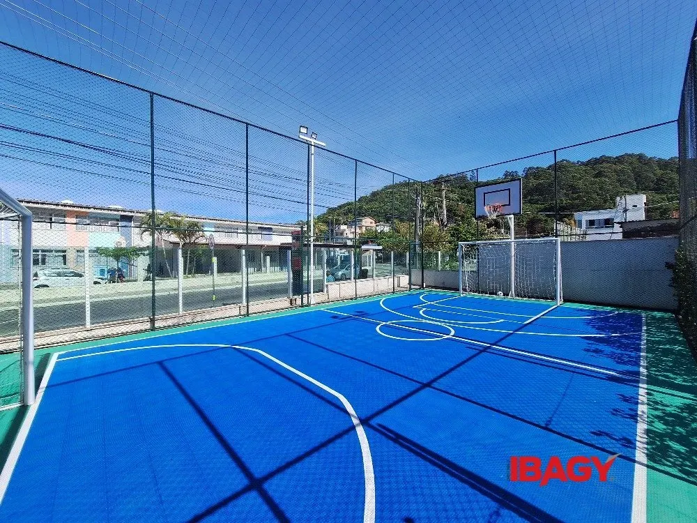 Glass-enclosed balcony in a 2-bedroom apartment, 66 m² — photo 13