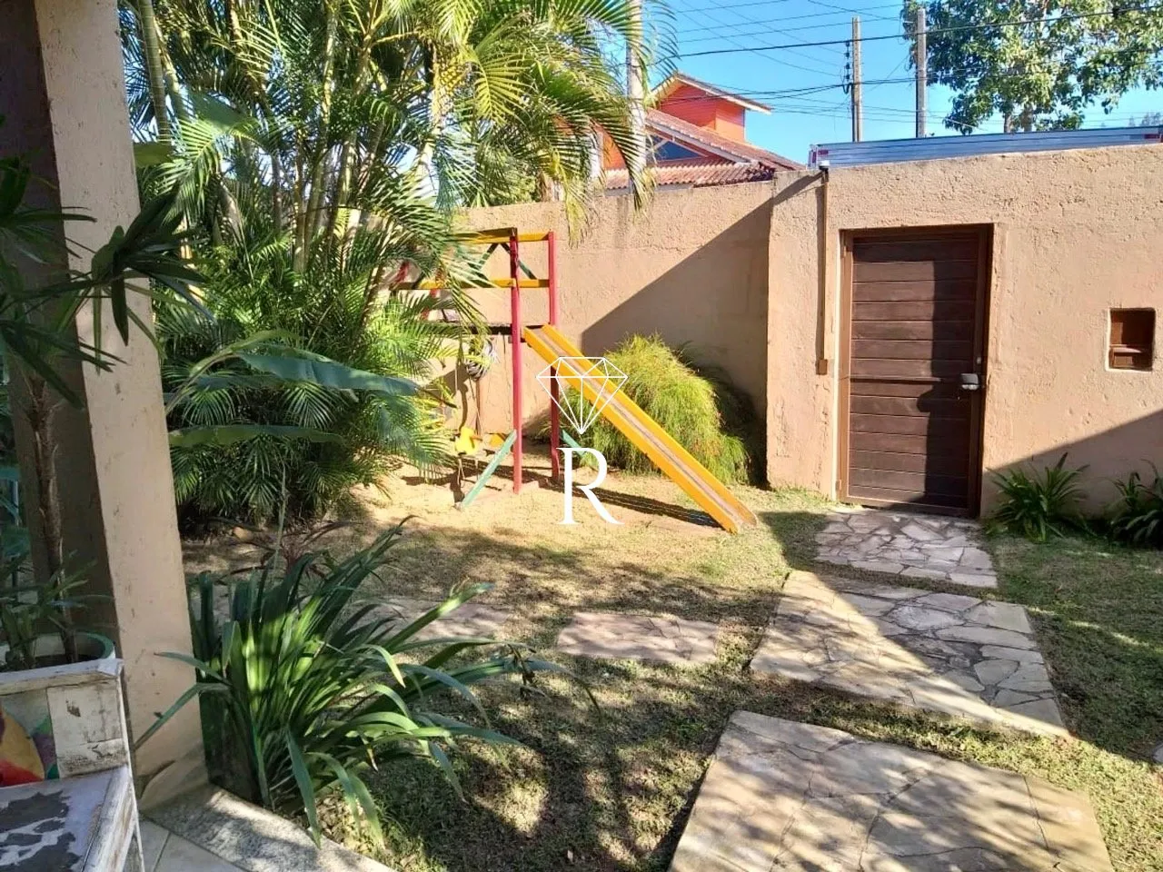 Casa de 6 dormitorios con balcón y parrilla — photo 20