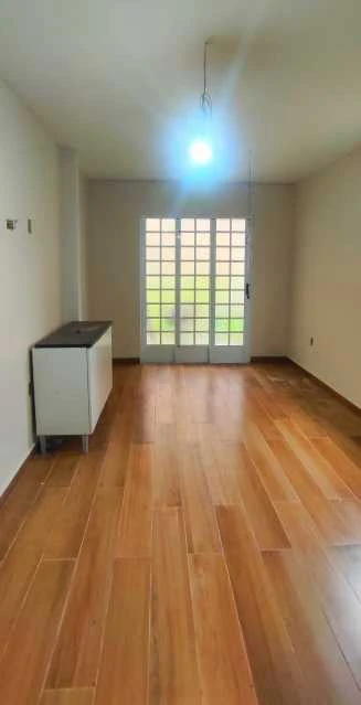 House with 3 bedrooms and a glass shower enclosure — photo 23
