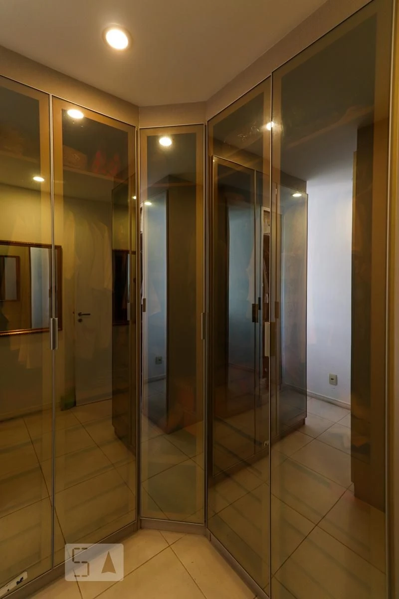 Rental apartment with 4 bedrooms and a glassed-in balcony — photo 11