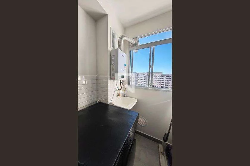 Furnished 2-bedroom apartment with balcony and desk corner — photo 3