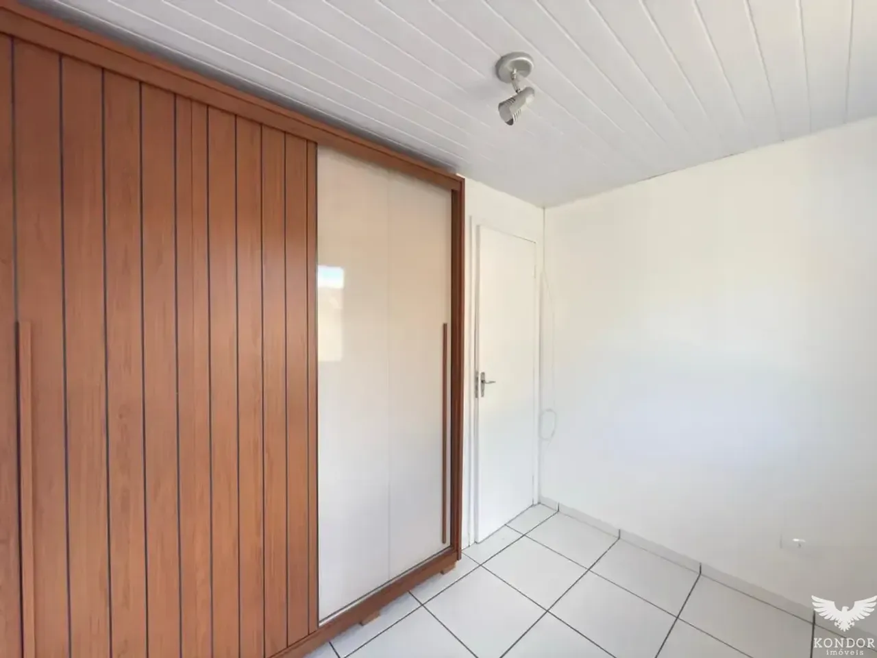 Apartamento de 2 dormitorios con cocina equipada y fogón a gas — photo 16