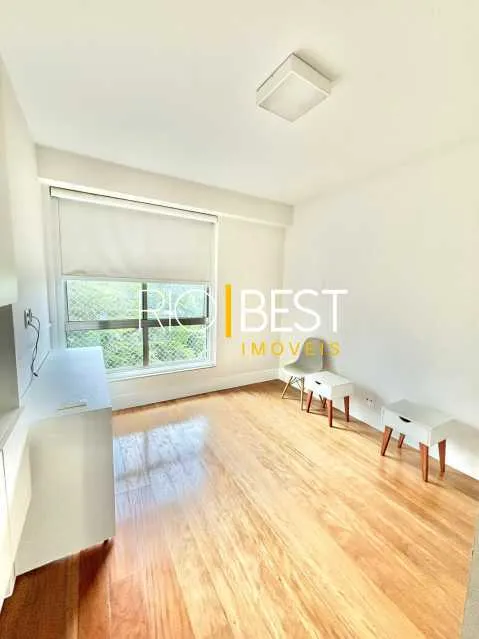 Apartment with 4 bedrooms and a glassed-in balcony — photo 18