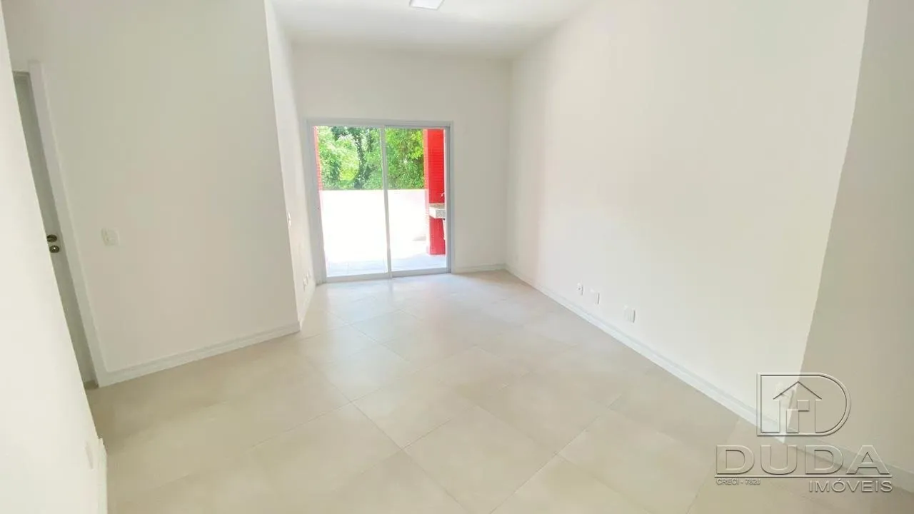 Balcony with a grill in a 2-bedroom apartment, 65 m² — photo 5