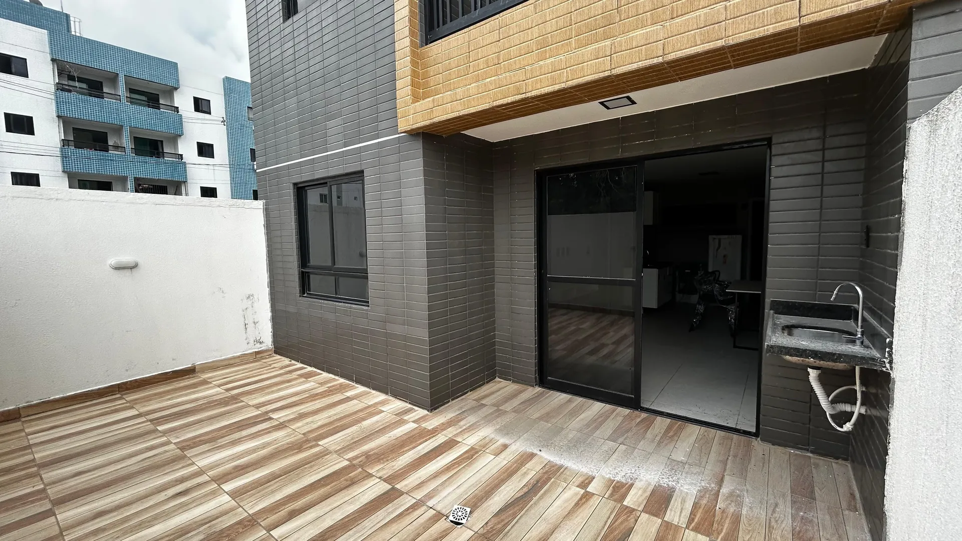 Furnished 2-bedroom apartment with a balcony — photo 4