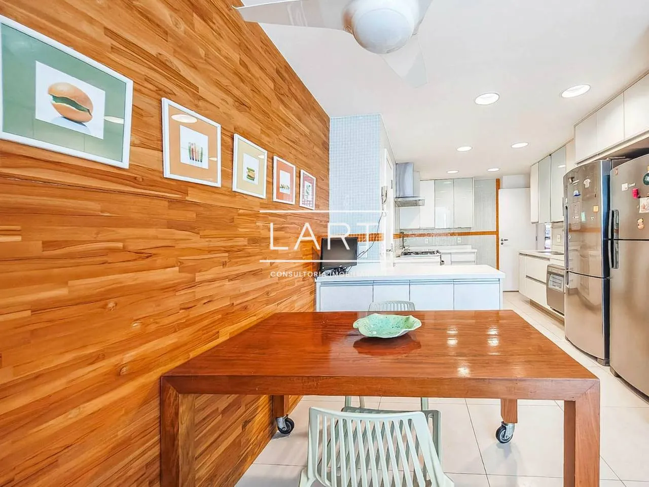 Furnished 3-bedroom apartment with 4 bathrooms and 240 m² — photo 21
