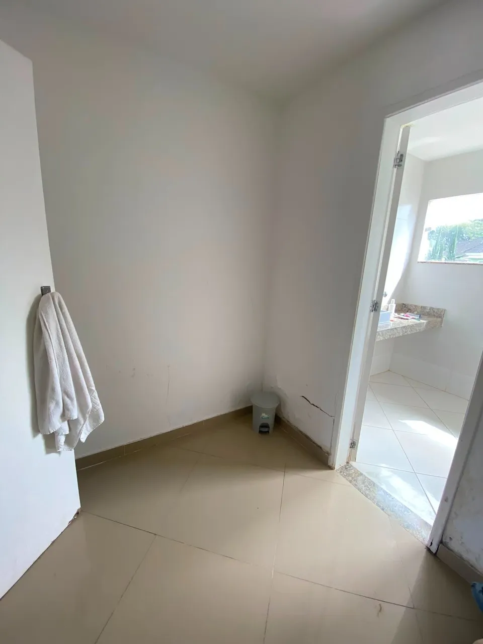 Casa amueblada con 3 dormitorios y cocina cerrada moderna — photo 11