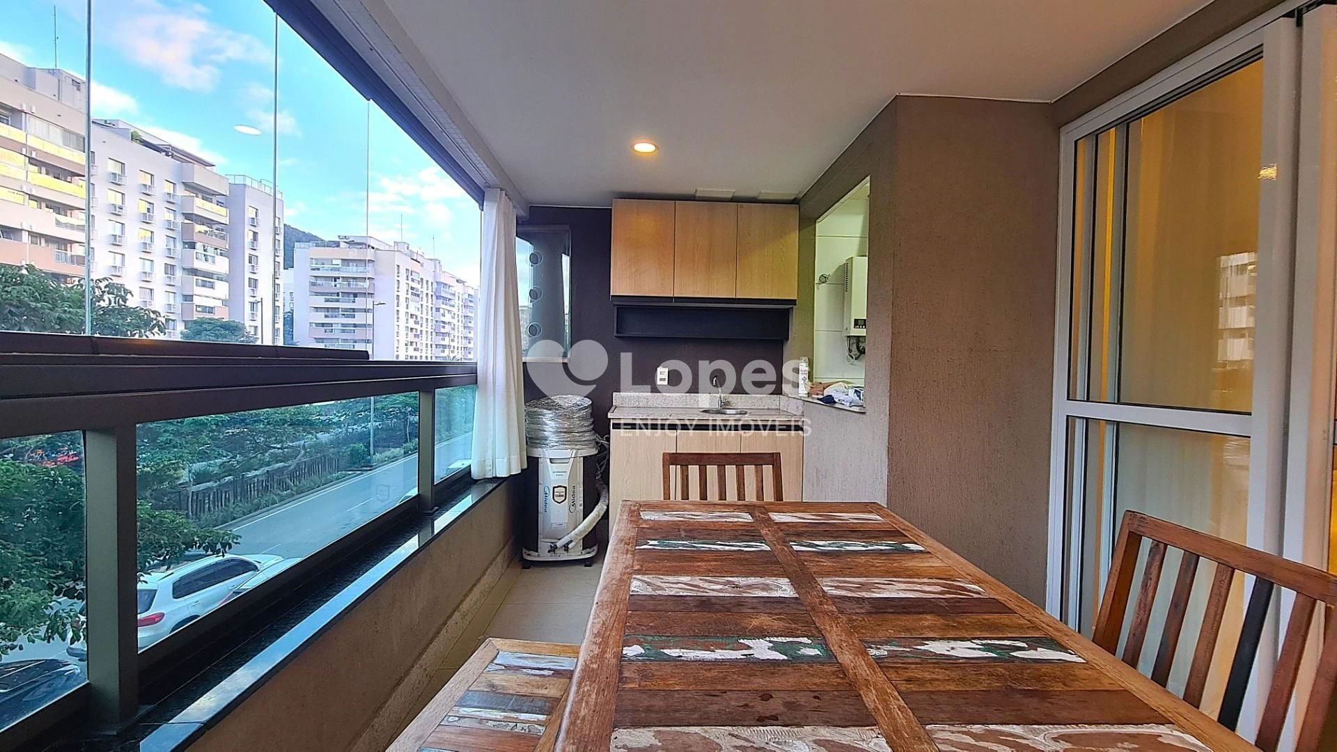 Furnished 2-bedroom apartment with a desk and 71 m² — photo 18