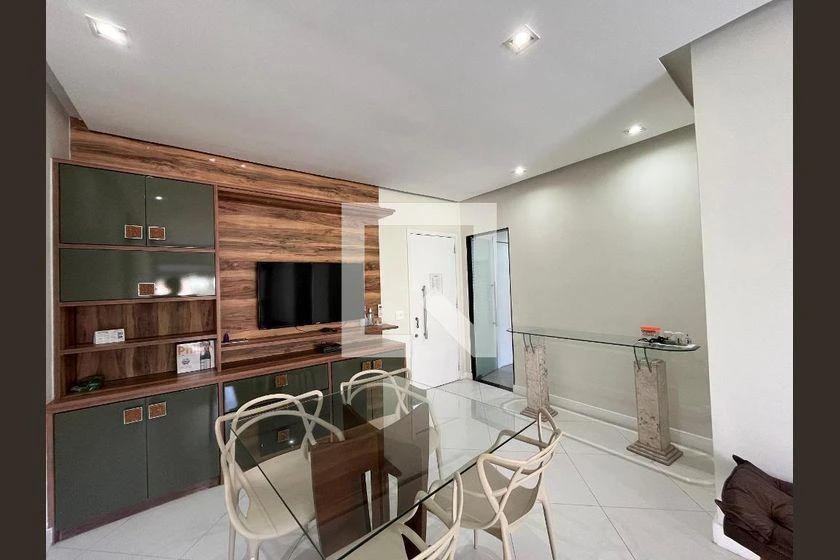 2-bedroom apartment in a building with a gym — photo 13
