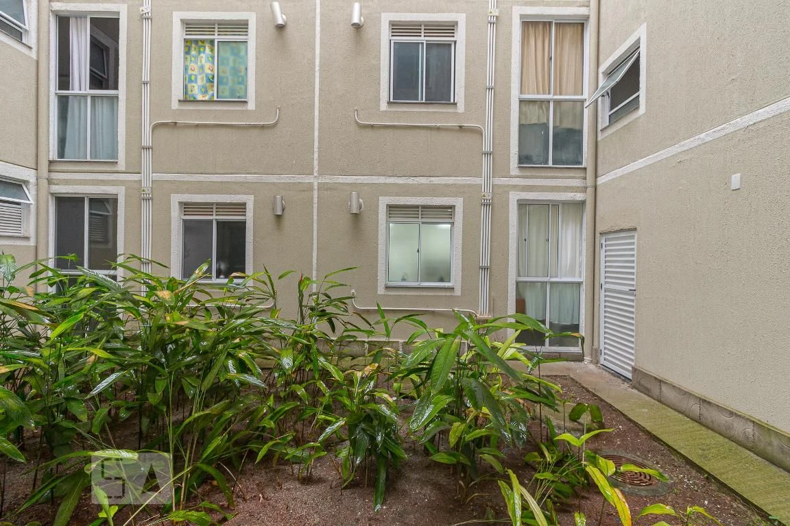 2-bedroom apartment in a building with a pool — photo 11