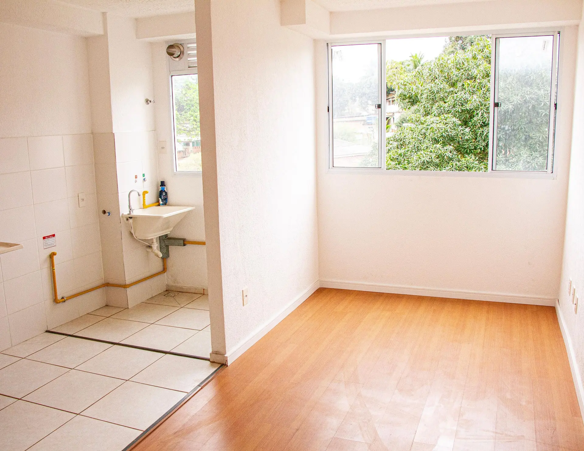 2-bedroom apartment with a closed-off kitchen — photo 2