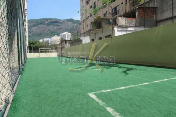 One-bedroom apartment with a mountain view — photo 19