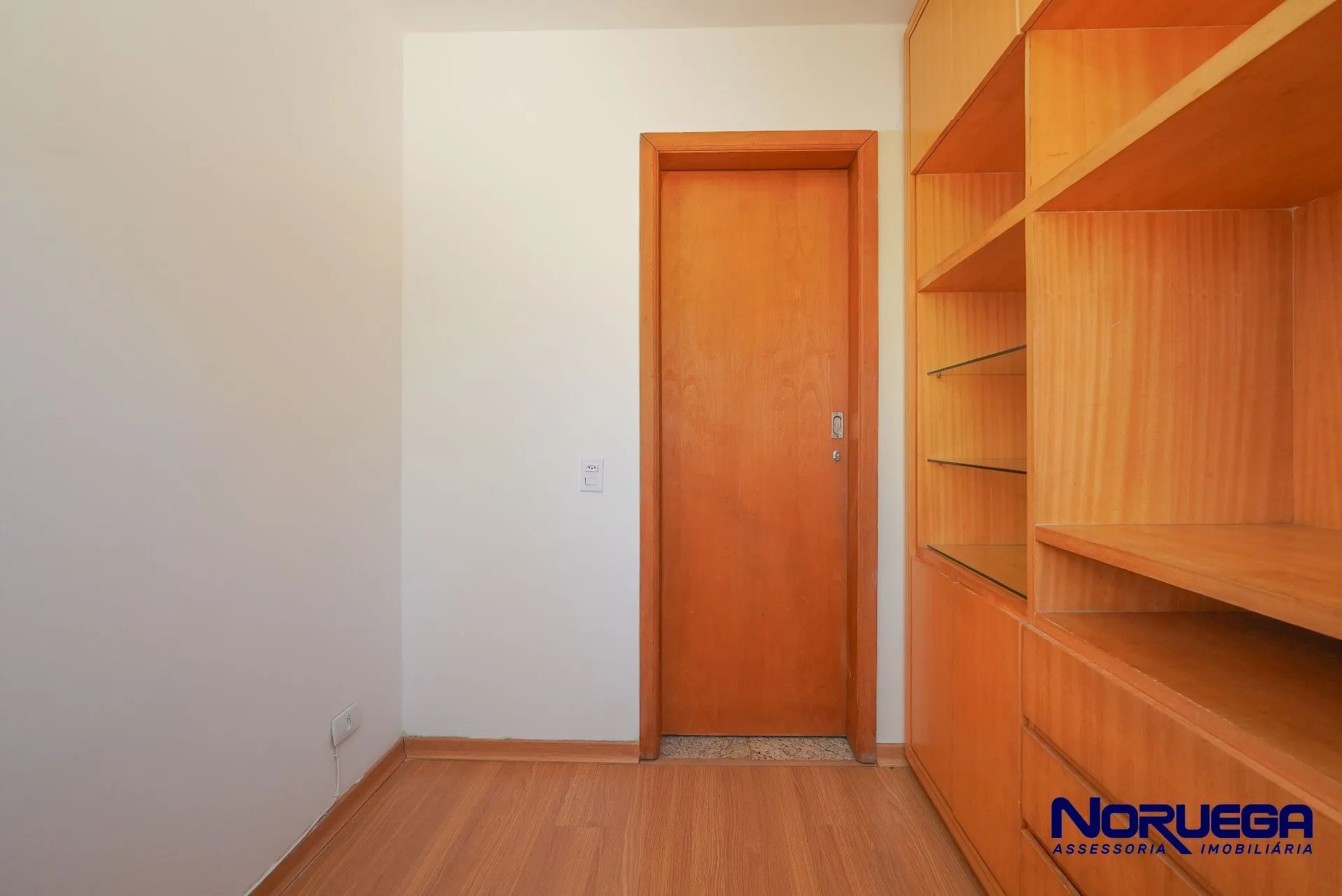 Home office in a 3-bedroom apartment, 109 m² — photo 7