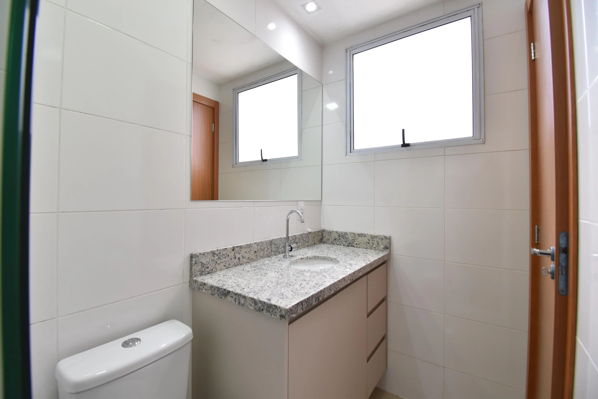 2-bedroom apartment with a home office in Curitiba — photo 34