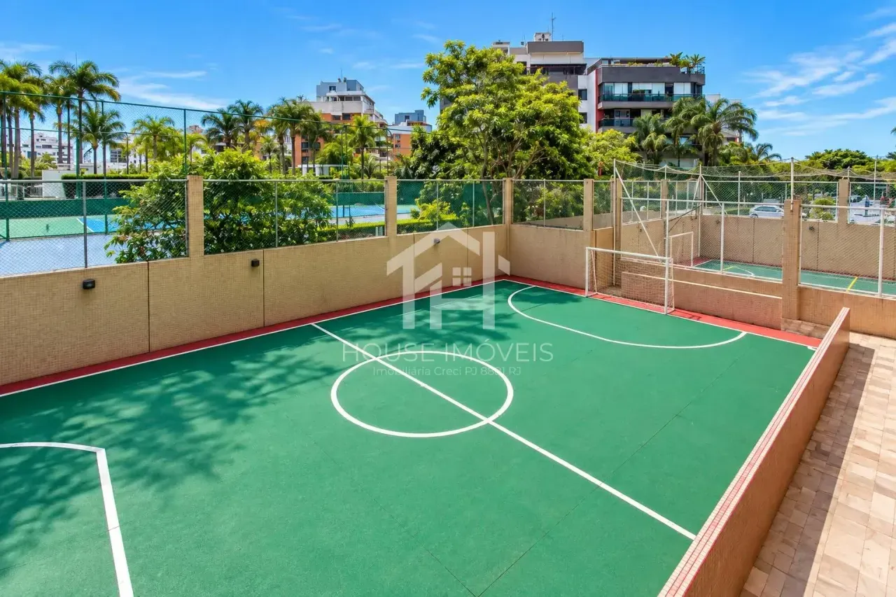 3-bedroom apartment with a water view in Rio de Janeiro — photo 36