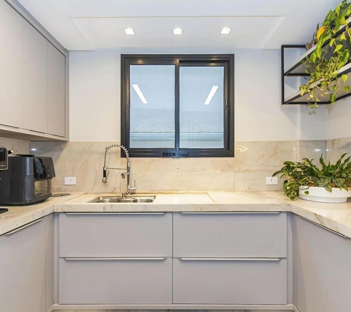 Furnished 356 m² house with 3 bedrooms and open-plan kitchen — photo 21