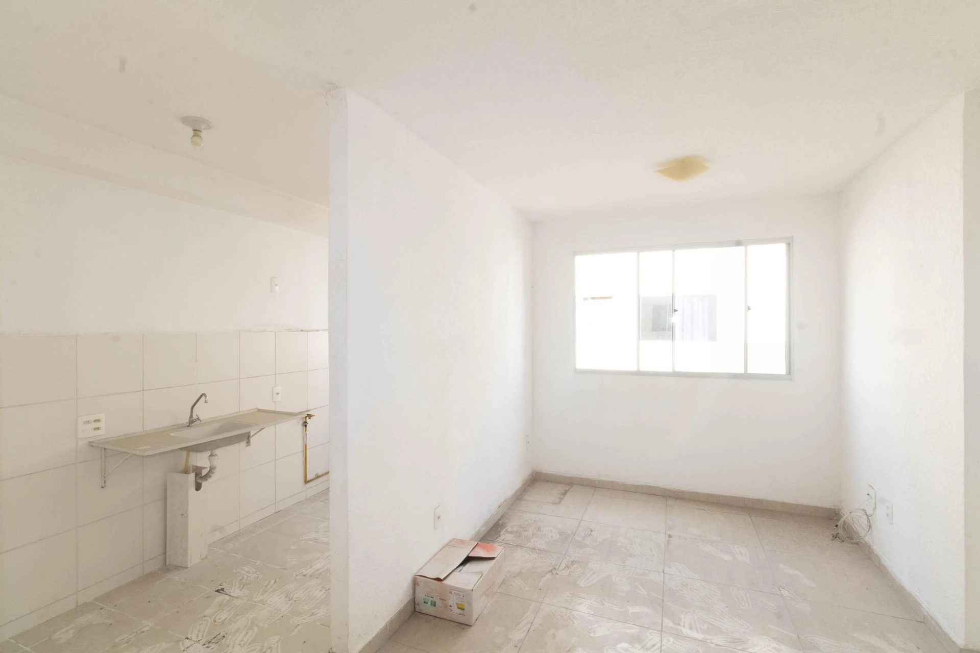 Apartamento para alugar com 2 quartos e varanda
