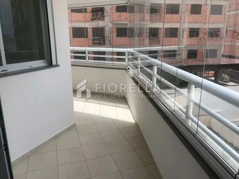 3-bedroom apartment with a glass-enclosed balcony — photo 15