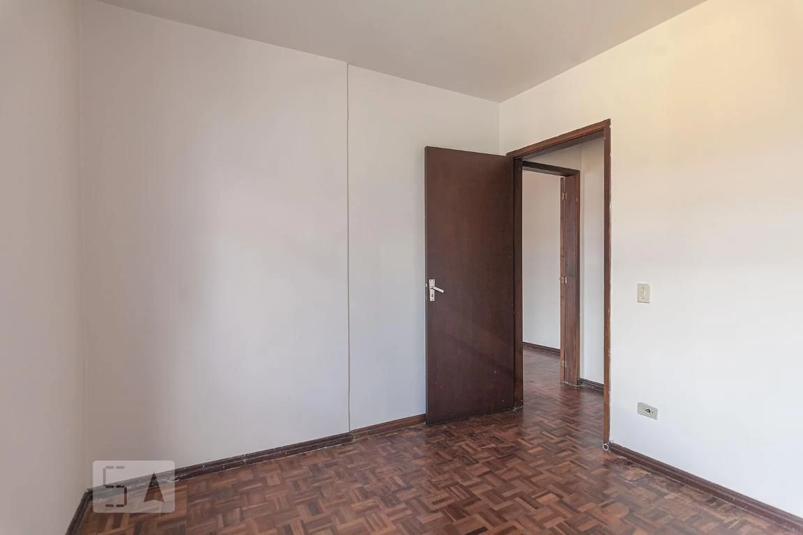 Unfurnished apartment with 3 bedrooms and 1 bathroom — photo 8