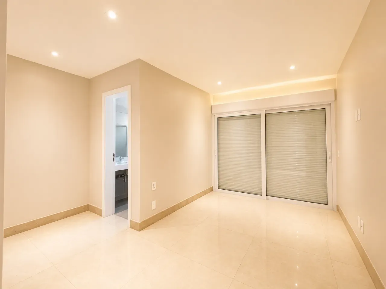 Casa com 4 quartos e 5 banheiros, 3 vagas — photo 26