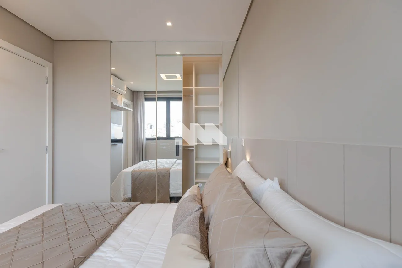 Furnished 1-bedroom apartment with open-plan kitchen — photo 13