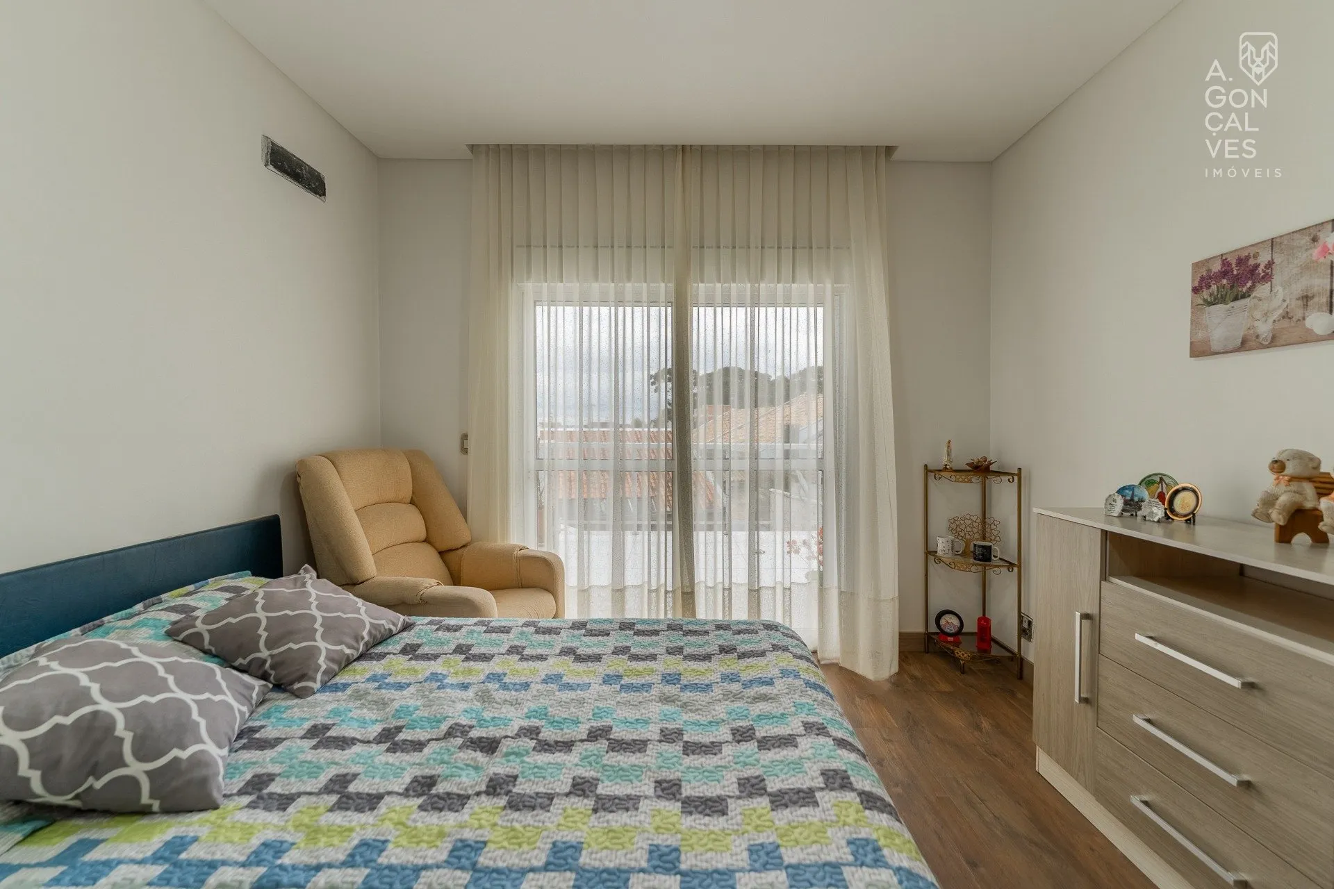 House with 3 suites and 2 parking spaces — photo 25
