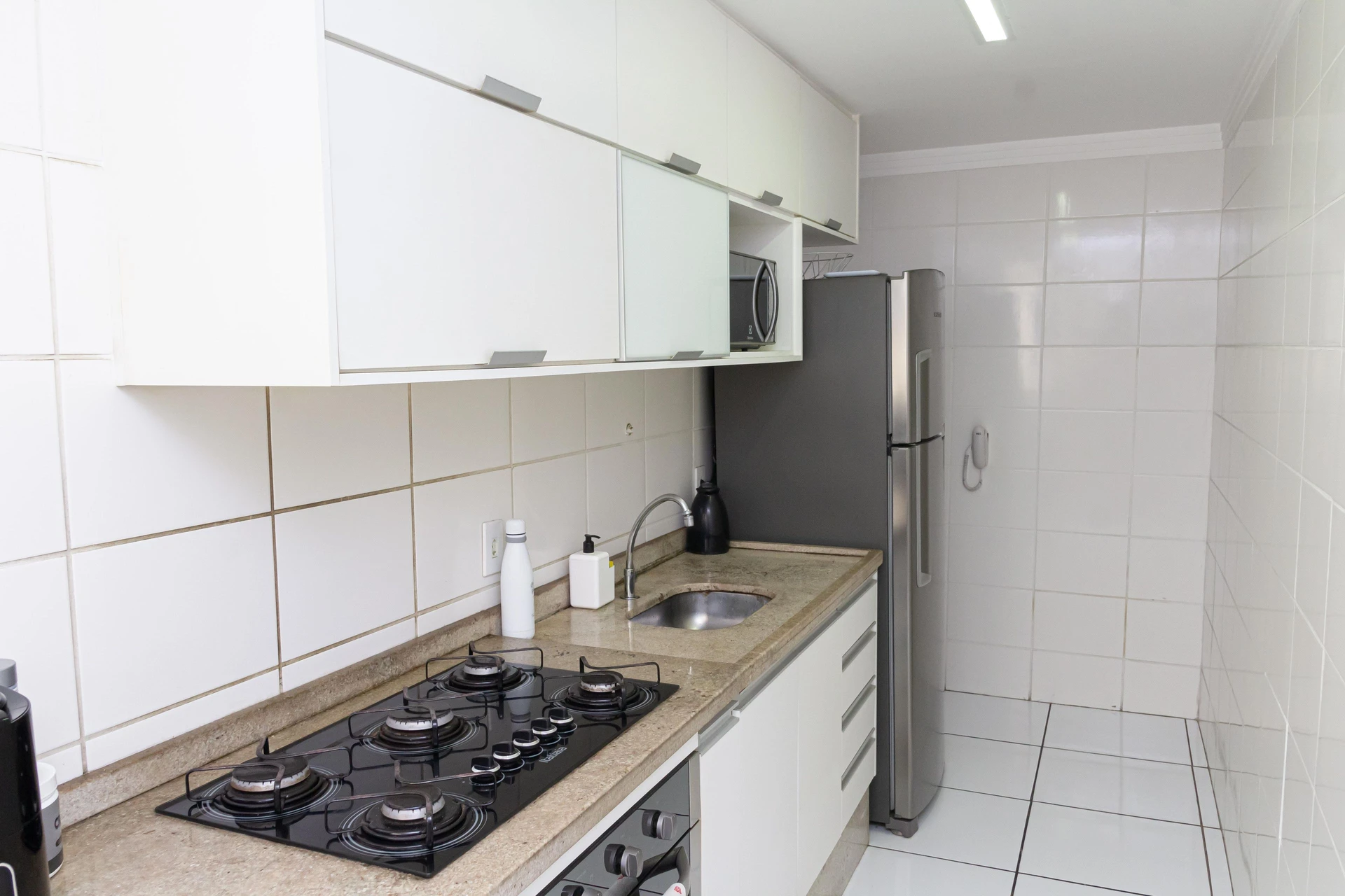 Apartamento mobiliado de 2 quartos em condomínio com piscina — photo 34