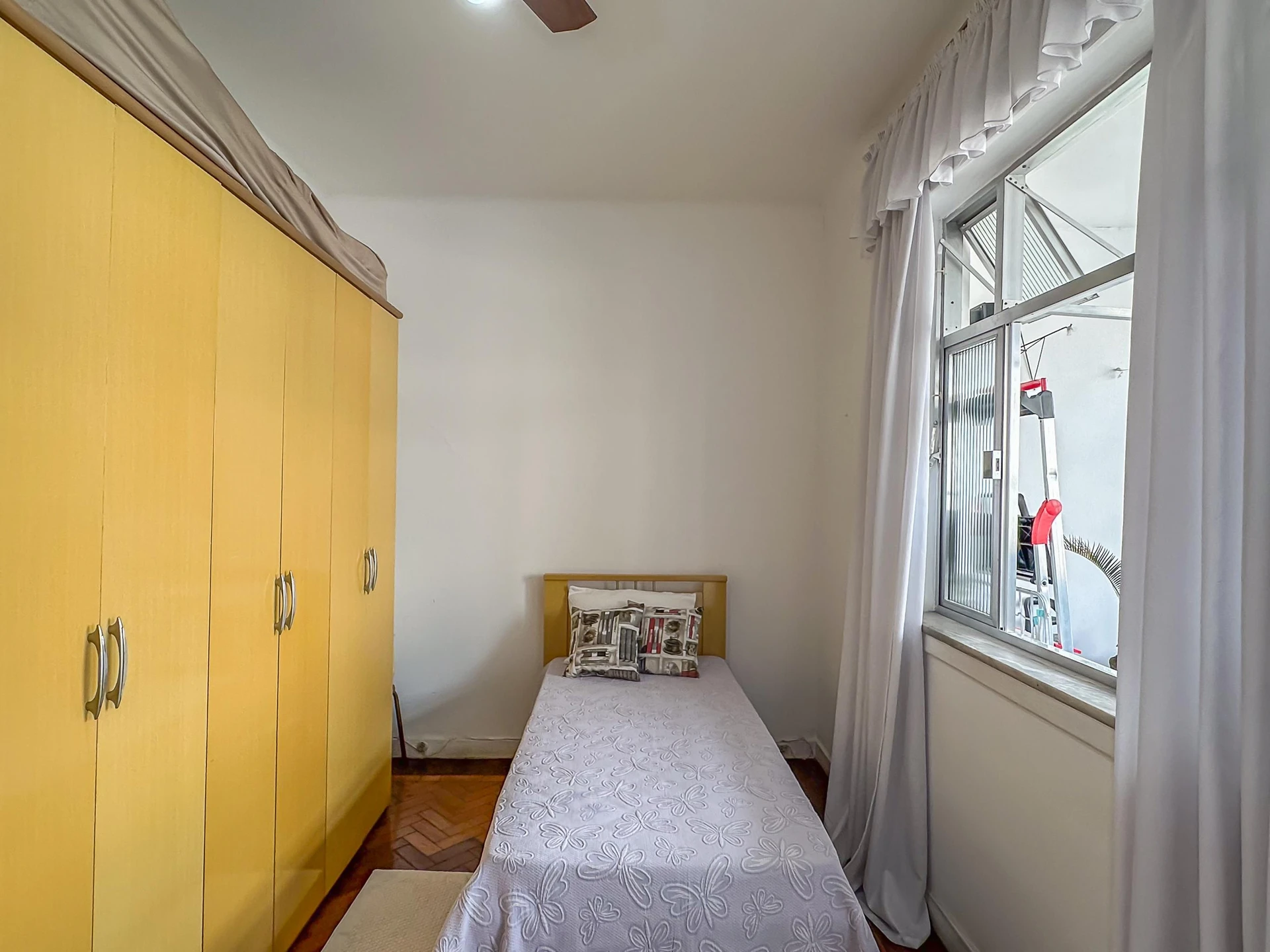 Furnished 2-bedroom apartment with a balcony — photo 21