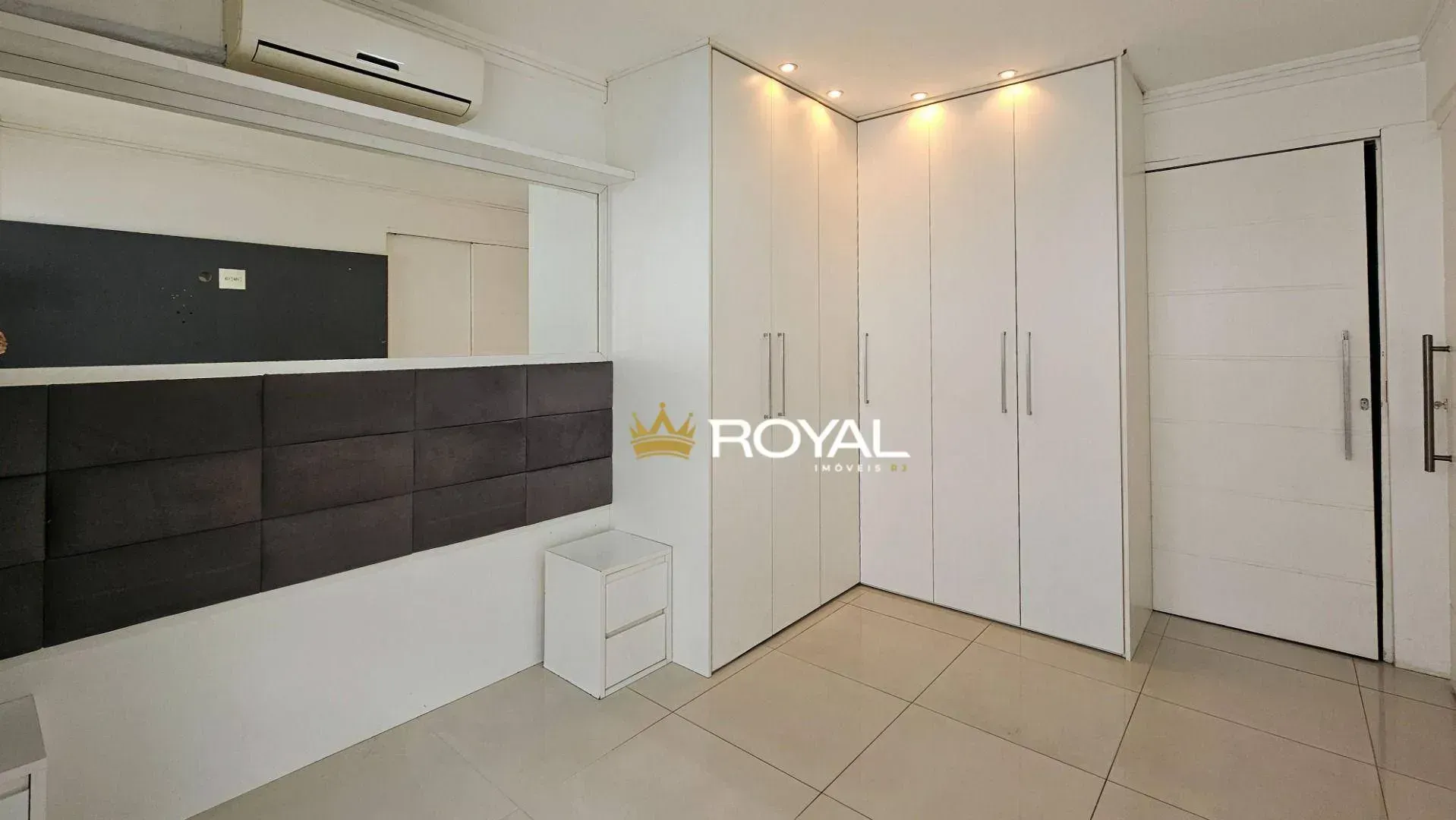 2-bedroom apartment with a glass-enclosed balcony — photo 7