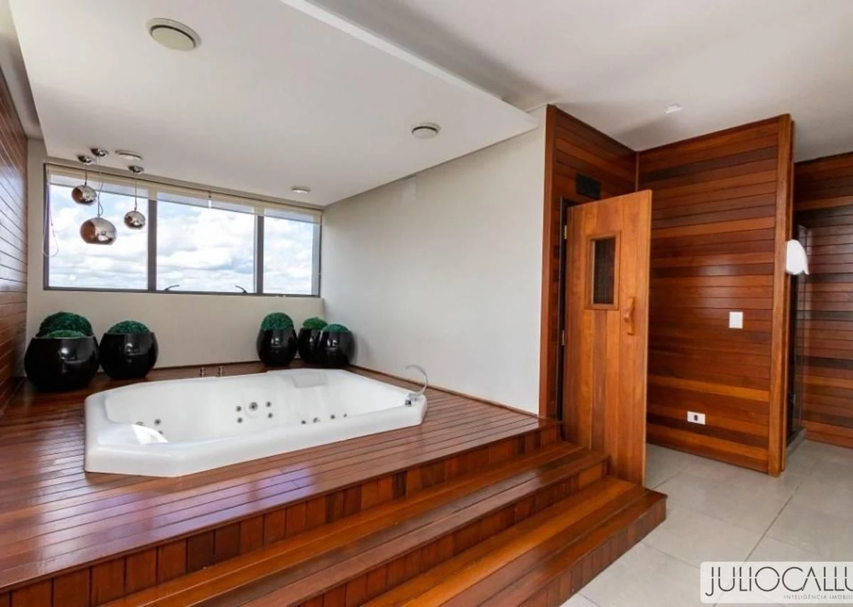 78 m² apartment with floor-to-ceiling windows and a bathtub — photo 44