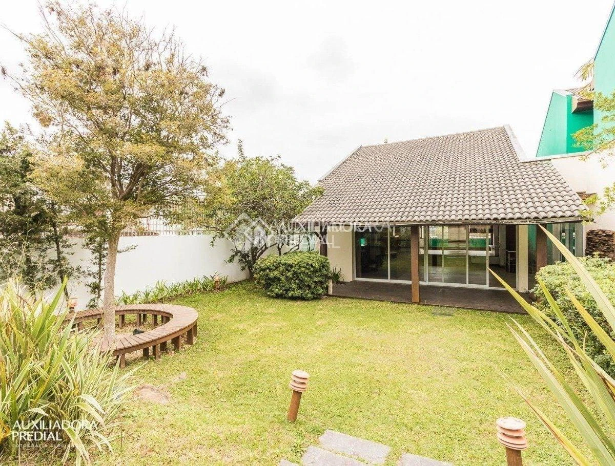 560 m² house with floor-to-ceiling windows and a home office — photo 25
