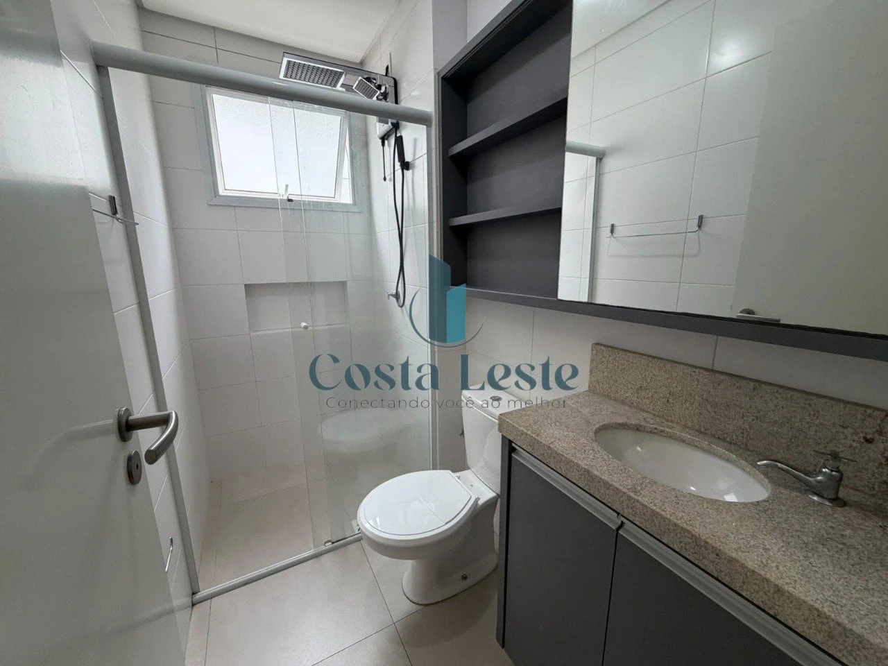 One-bedroom apartment with a washing machine — photo 6