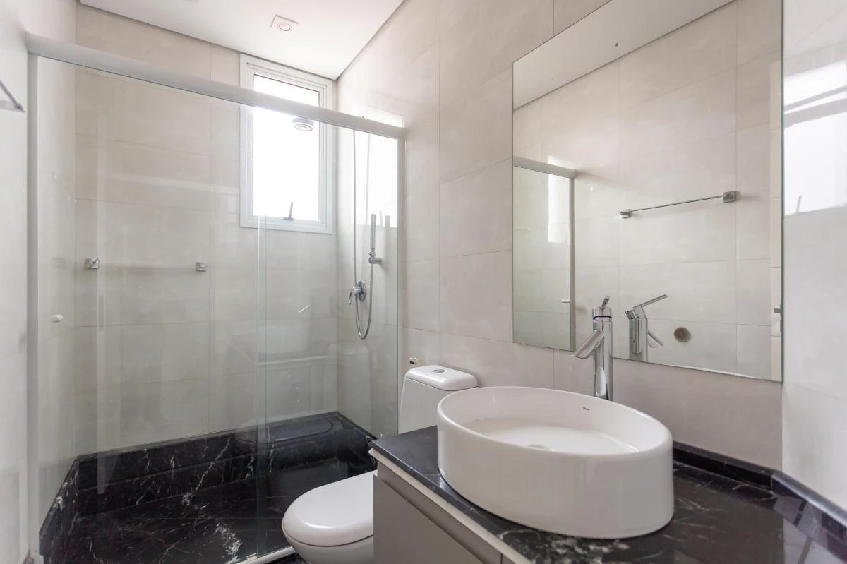 Glass-enclosed balcony in a 3-bedroom apartment, 297 m² — photo 18