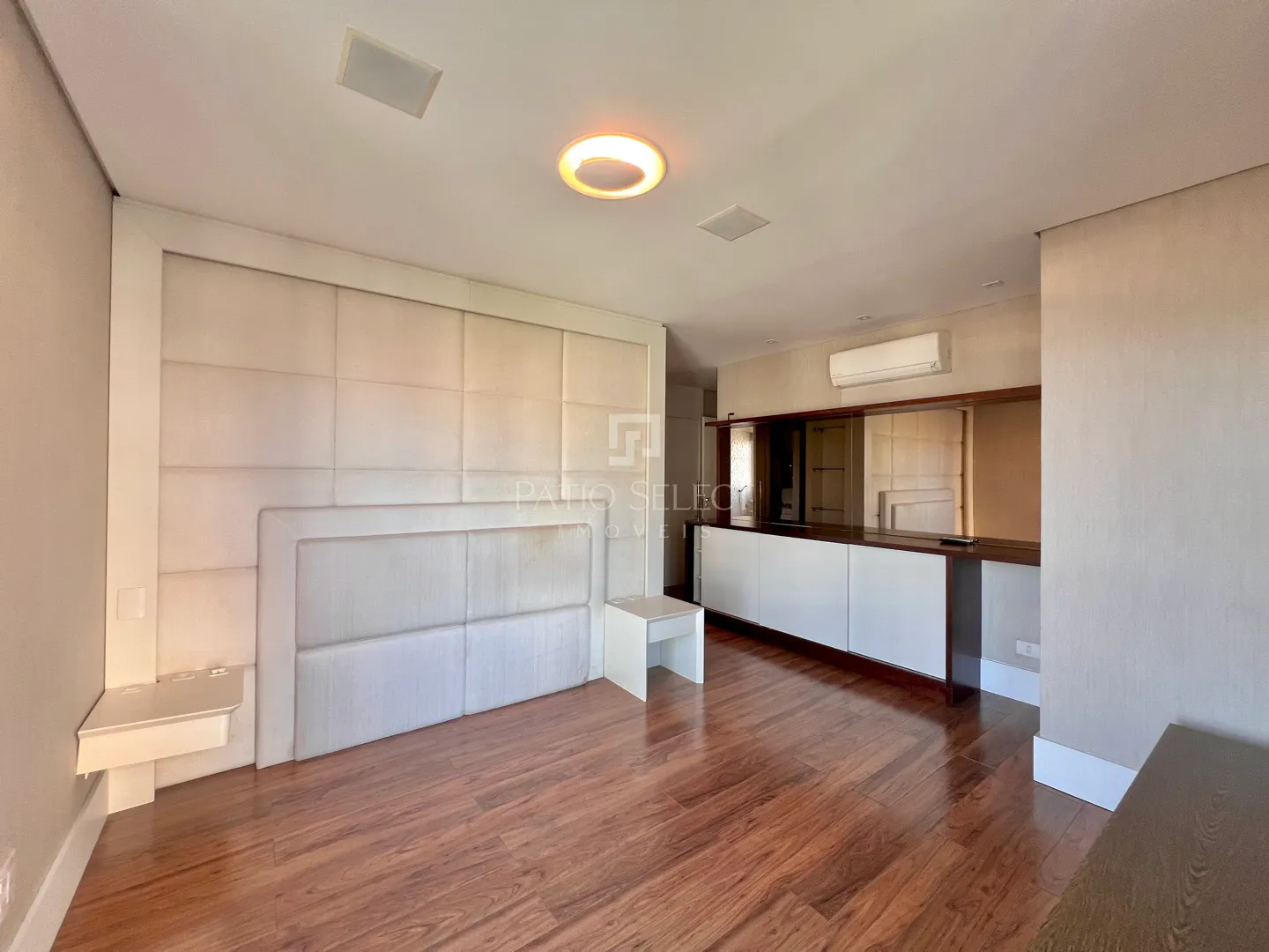 Гардеробная и 3 спальни: квартира 180 м² — photo 85
