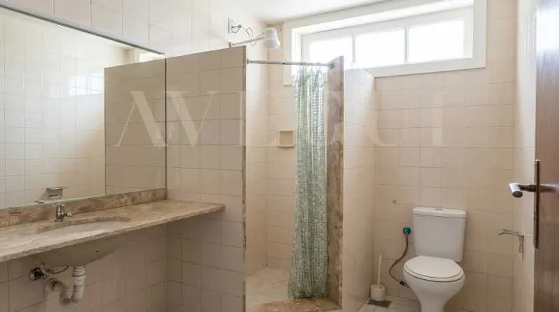 Furnished house, 485 m², with a bathtub — photo 22