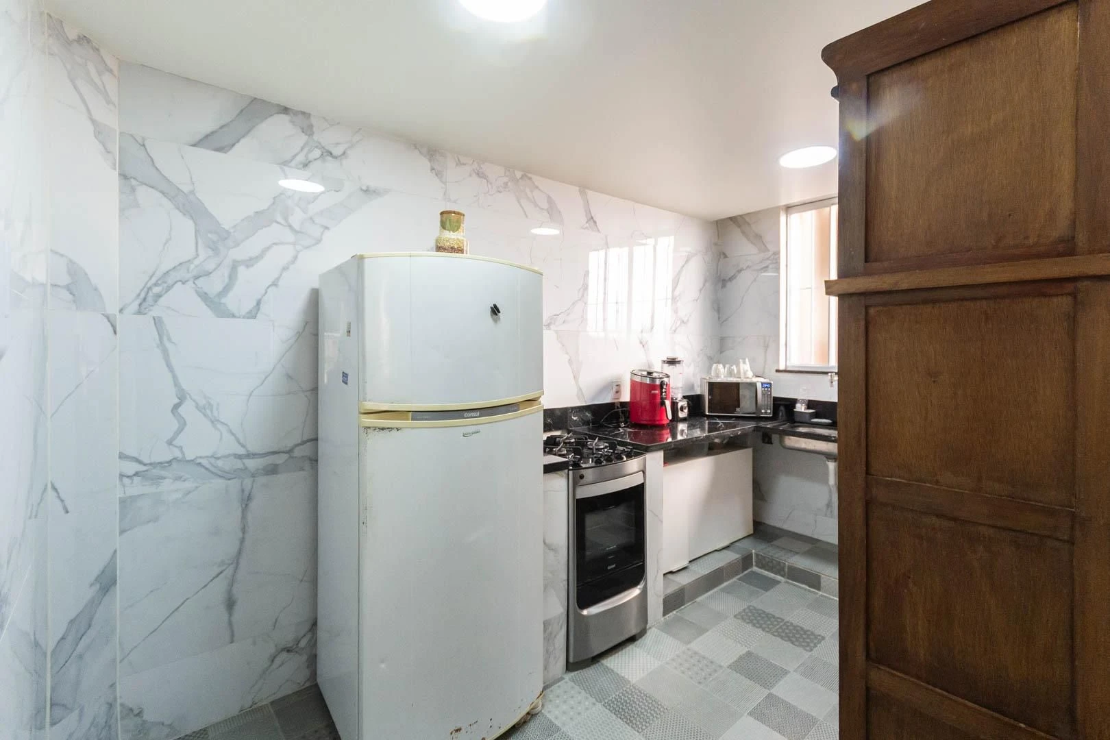 One-bedroom apartment with a washing machine — photo 5