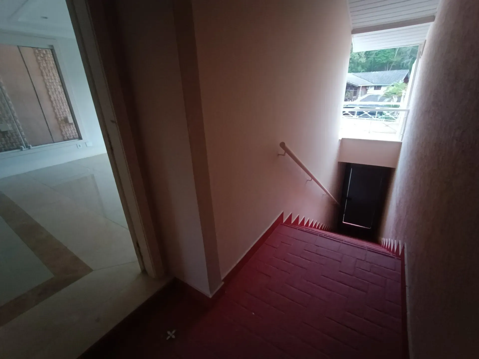 Unfurnished house with 4 bedrooms and 5 bathrooms — photo 8