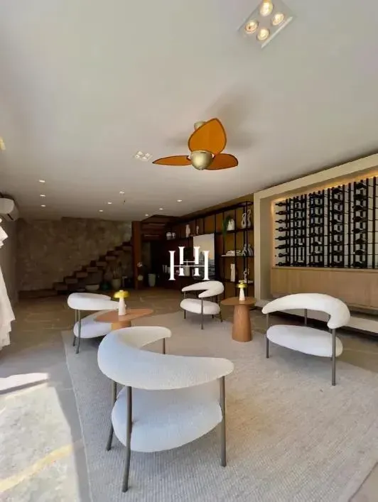 Furnished house, 800 m², with a bathtub — photo 34