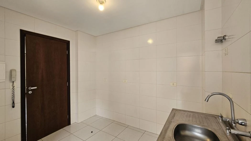 Apartamento, 53 m², com piso de madeira ou laminado