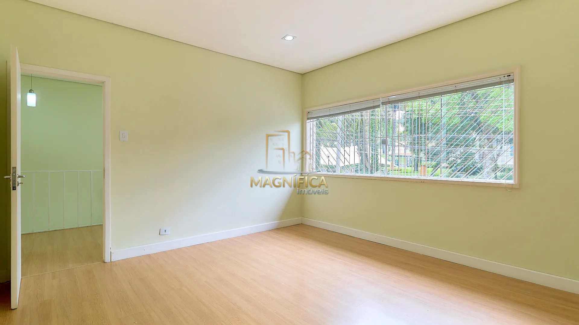 Casa com 6 quartos e 3 banheiros, 307 m² e 2 vagas — photo 2