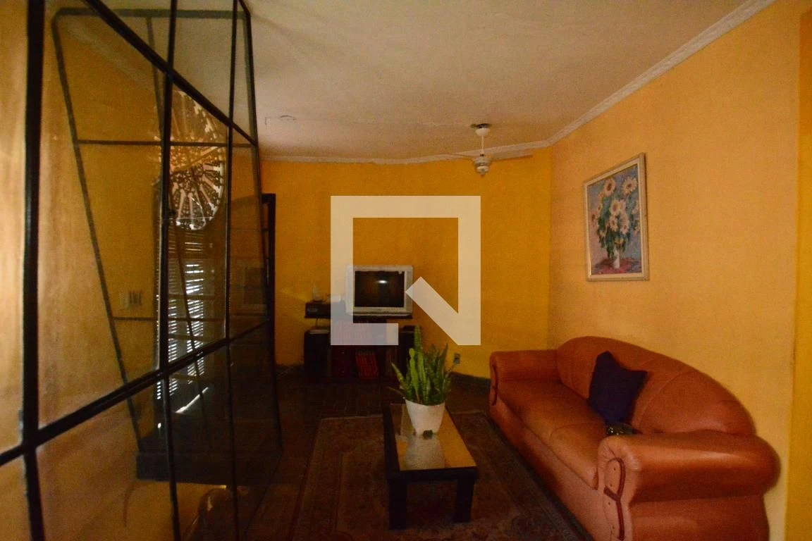 Furnished house with 4 bedrooms and private garden