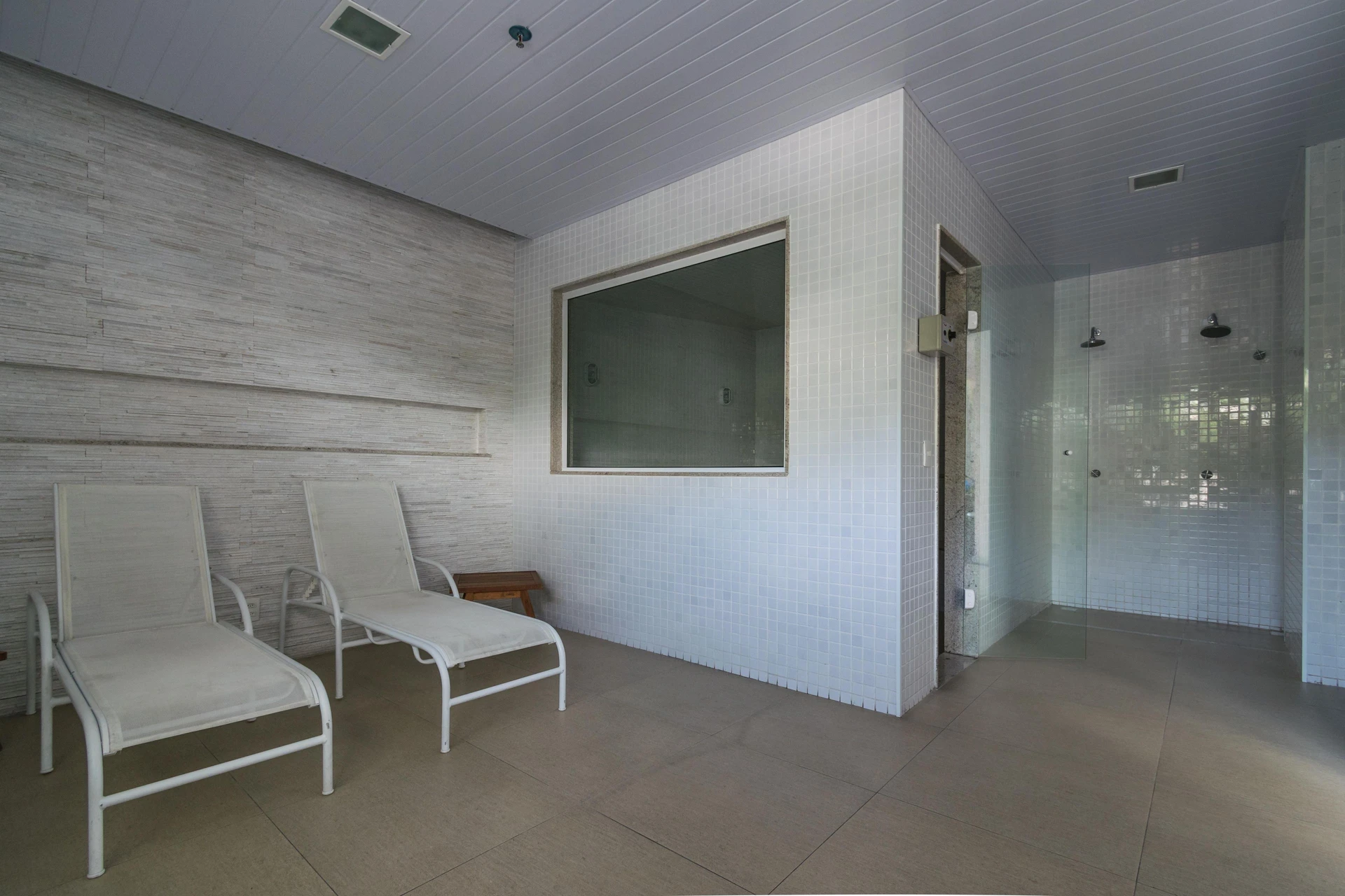 Furnished 3-bedroom apartment with 1 en-suite and balcony — photo 59