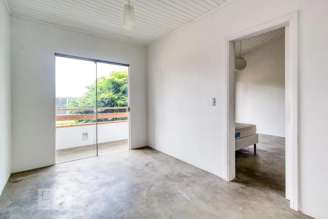 House with 3 bedrooms and 4 bathrooms with a closed kitchen — photo 44